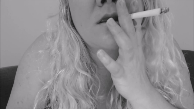 Black and White BBW Smoking video from Lustybustylark