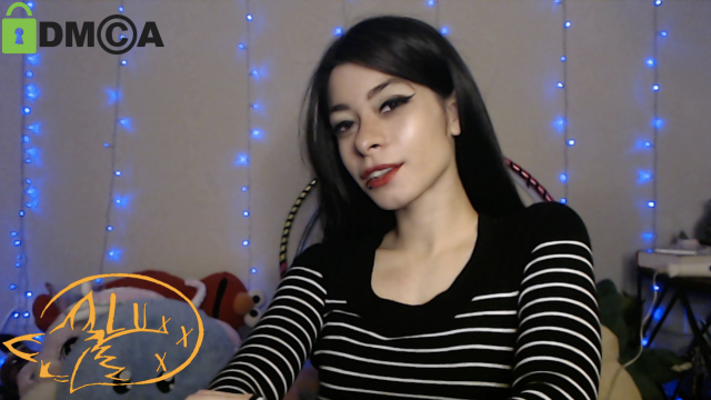 Luxxx Fucks herself video from LuxxxTheFox