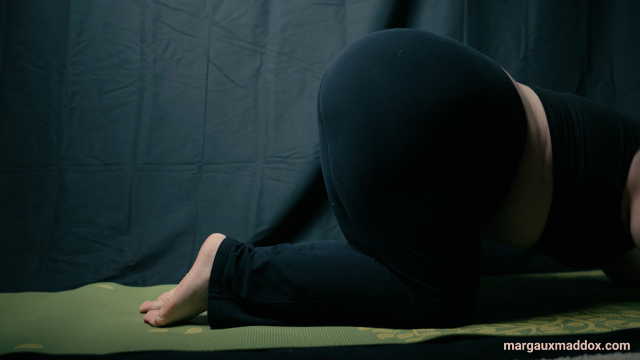 Margaux's Morning Voyeur: A CFNM Assjob in Yoga Pants video from Margaux Maddox