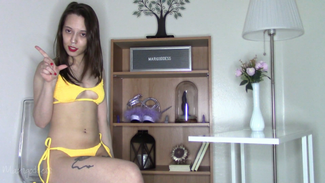 Yellow Bikini Exploit video from Marigoddess
