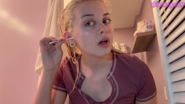 Ear Cleaning Up Close video from Milajoyce69