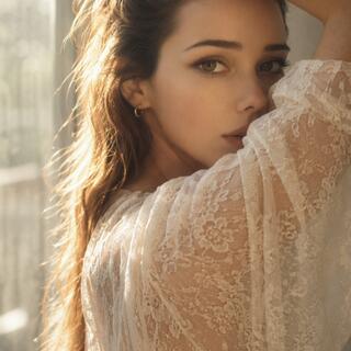Mima Kario photo