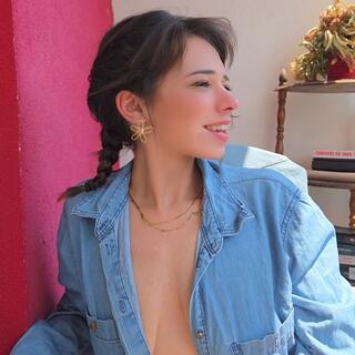 Mima Kario photo