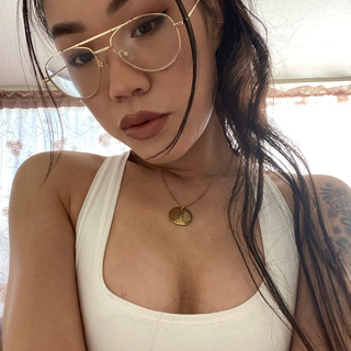 white sports bra photo gallery by Minnie Scarlet