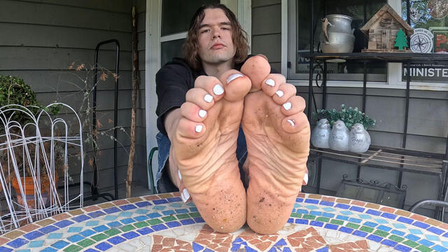 Boy shows off his dirty soles video from Dimples Sama