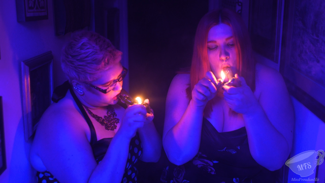 Blue Velvet Smoke video from MissFreudianSlit