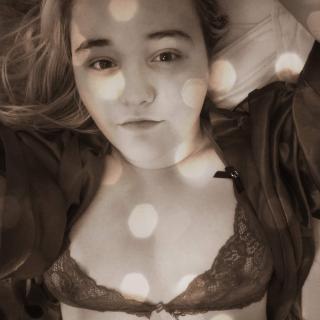 27 images "Woman in red" photo gallery by Miss Koko