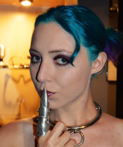 MissTrustDotCom at APClips.com