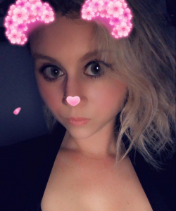 Eva Lynn at APClips.com