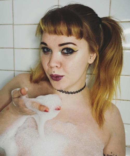 Molly Parton contest photo