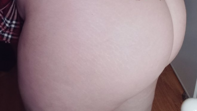 Wet pussy, plugged ass video from Molly Parton