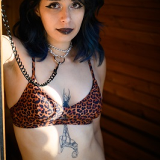 Mona Flowers APClips.com profile