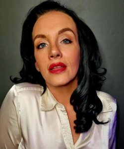 MrsHNylons at APClips.com