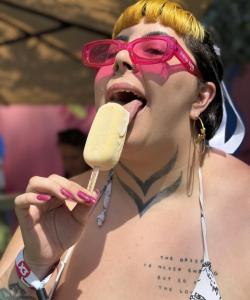 Miss Mei at APClips.com