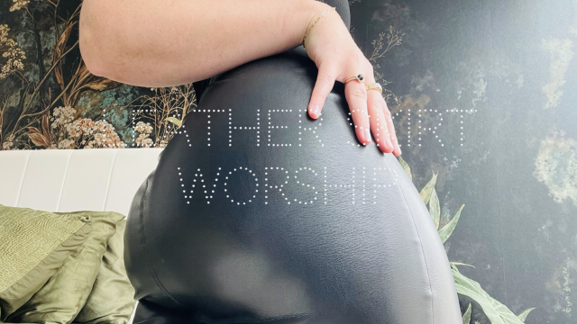 Leather skirt worship video from Nicolette Bloom