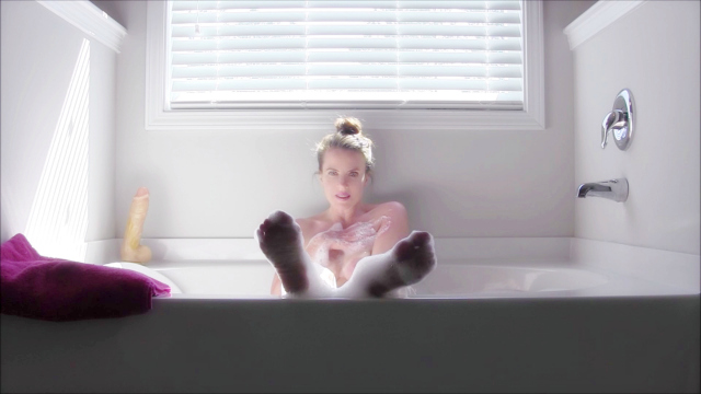 20 Minute Bathtub Foot JOI video from Nikki Nevada