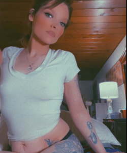 NiylaaMaee at APClips.com