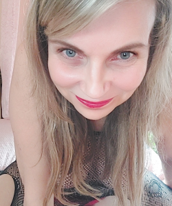 Oldcurvyvivien at APClips.com