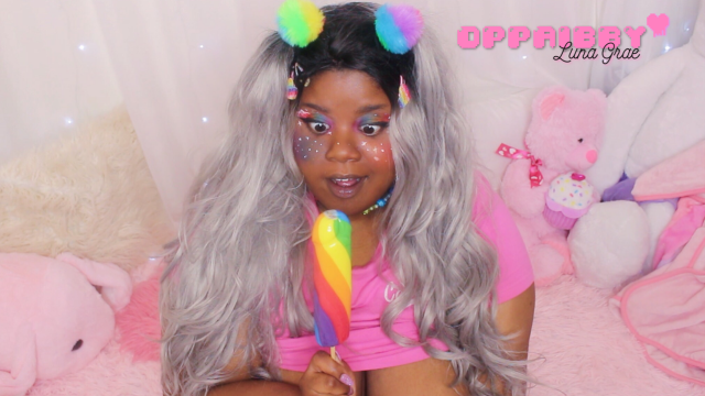 Chubby Bimbo Gives a Candy Blowjob video from Oppaibby