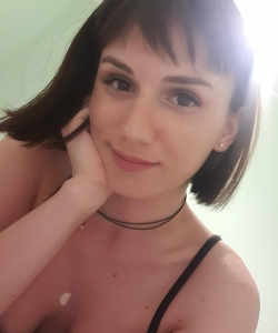 Petite Bob at APClips.com