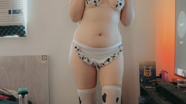 Stoner Cow Girl video from Phia Belinda