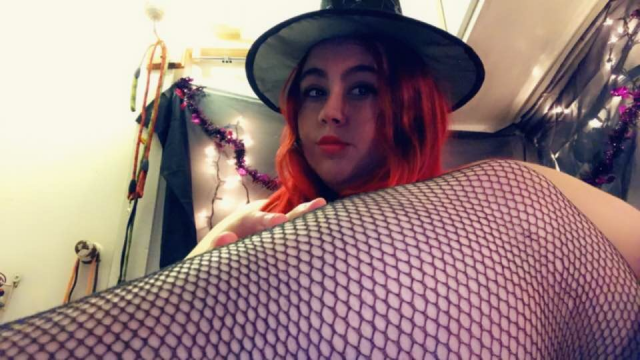 Naughty Witch gets Fucked video from QueenBrii