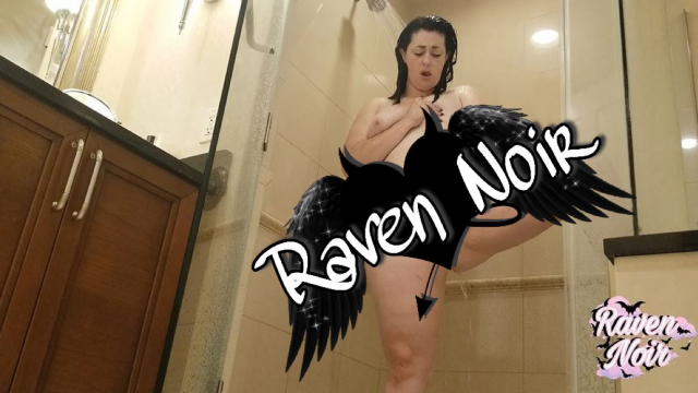 Vegas Voyeur Shower video from Raven Noir