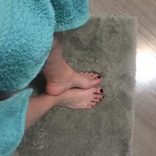 Feet after shower photo gallery by Milky Feet