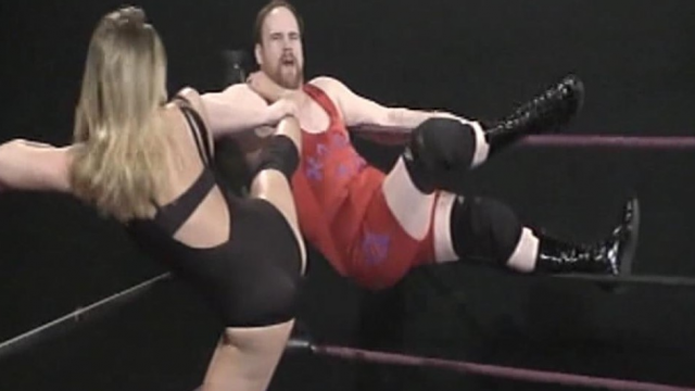 Janelle gets her Head Cracked - Janelle Sinclaire vs High IQ video from WORLD WIDE MIXED WRESTLING