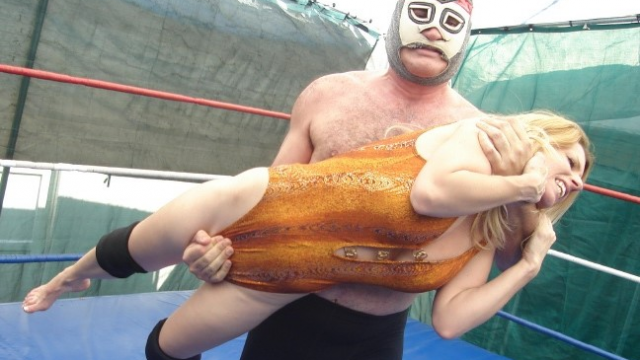 MALE DESTRUCTION, BRIT STYLE - Goldie vs Female Destroyer video from WORLD WIDE MIXED WRESTLING