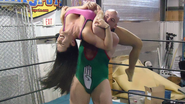 PUTTING MAKEUP on a JAGUAR - Jayne Jaguar vs Ivan Koloff Jr video from WORLD WIDE MIXED WRESTLING