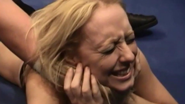 SPANDEX CHEATING! Amber O'Neal vs Campus Legend video from WORLD WIDE MIXED WRESTLING