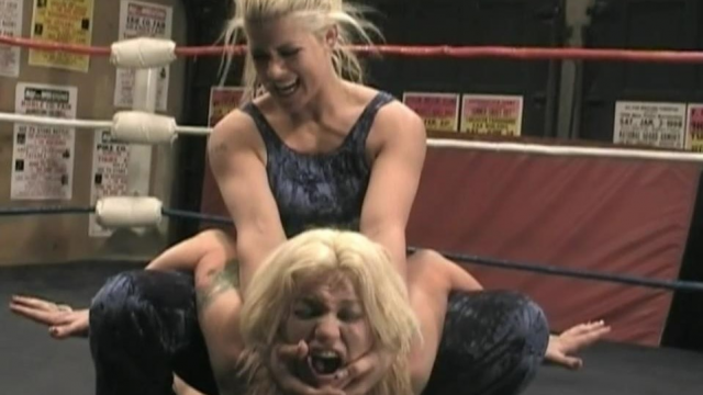A CRIPPLING CAMEL CLUTCH - VHawk vs Angel Williams video from RING WOMEN VIDEO