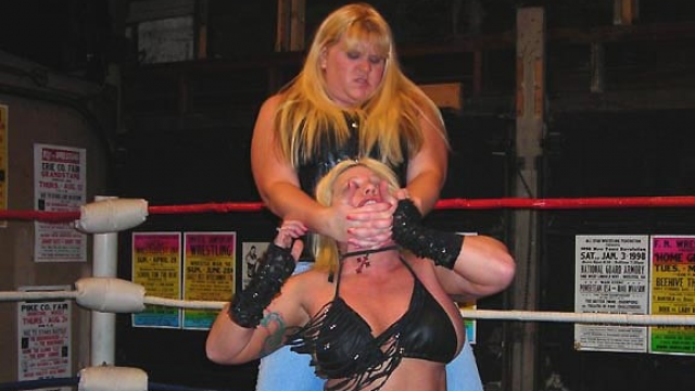 BOUNTY HUNTER - Fantasia vs VHawk video from RING WOMEN VIDEO