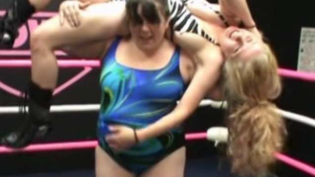 COMPLETELY OUT - SYBIL STARR vs MICKY KNUCKLES video from RING WOMEN VIDEO
