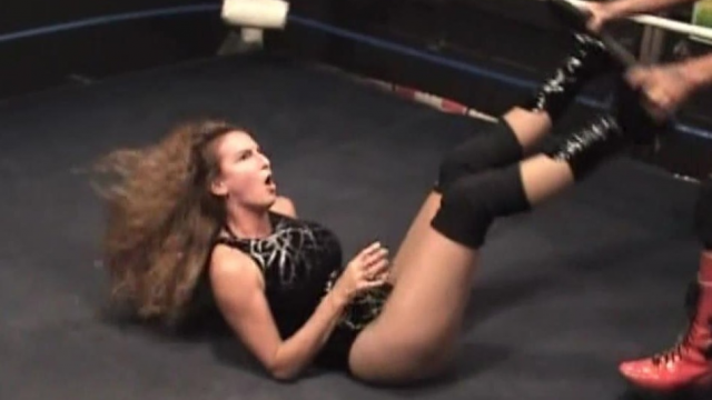 DARE YOU TO TAP - VHawk vs SIN-D video from RING WOMEN VIDEO