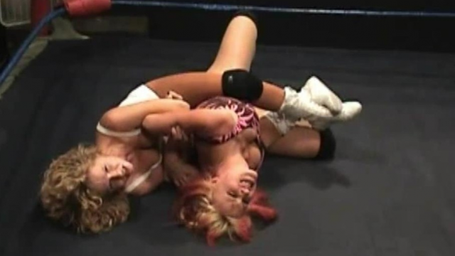 INCREDIBLE SUBMISSION! - Sybil Star vs Ronnie Rockstar video from RING WOMEN VIDEO