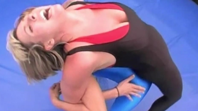 Lift and Carry - Christie vs Julie video from RING WOMEN VIDEO