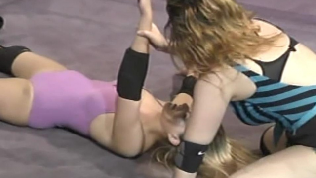 NECK SNAPPING! Janelle Sinclaire vs Hellena Heavenly video from RING WOMEN VIDEO
