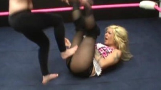 SEXY HOT LADIES WRESTLING - BETTY BATTLES vs DREAH video from RING WOMEN VIDEO
