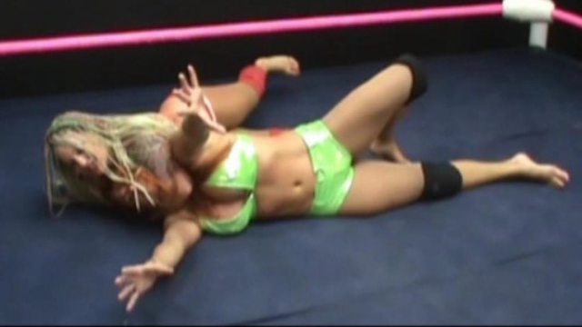 SEXY HOT LADIES WRESTLING -  VHawk vs APRIL HUNTER video from RING WOMEN VIDEO