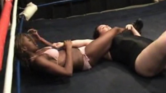 The Black Leapard fights the huge Tiger! Jungle Fever vs Nikole the Tiger video from RING WOMEN VIDEO