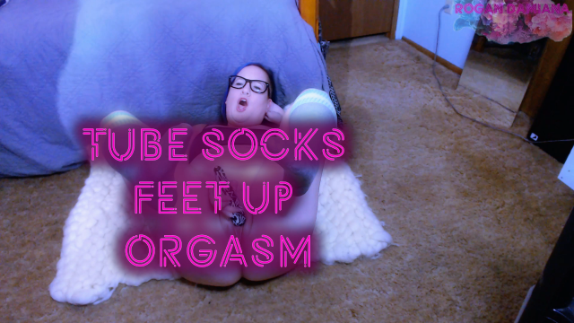 Tube Socks Feet Up Orgasm video from Rogan Damiana