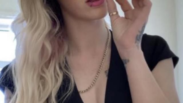 Hot smoking video video from Roxie-Da-Boss