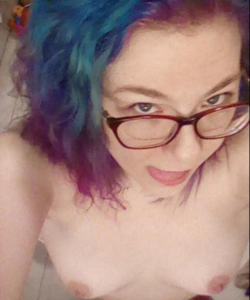 Roxie Rainbow at APClips.com