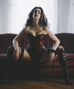 Sadie Lune at APClips.com