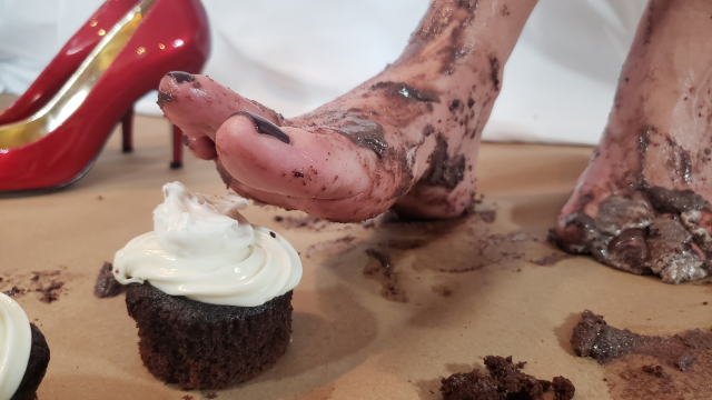 Cupcake Smash & Foot Stomp video from Sadie Spaulding