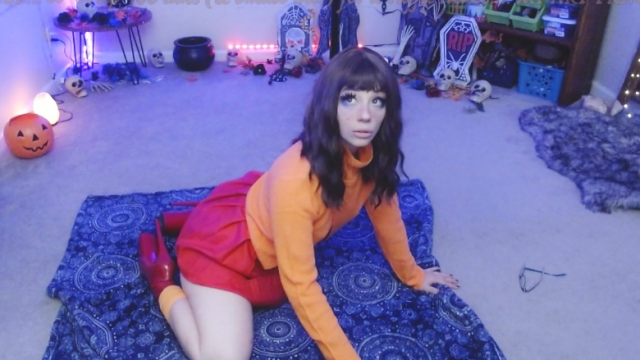 Velma Dinkley Pole Dance video from Alexa Kitten