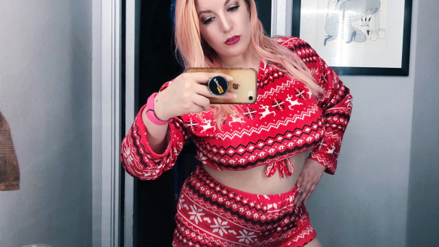 Xmas Striptease video from Selina Kyl