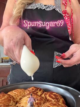 Giantess I Smell Cinnamon Rolls video from SpunSugar